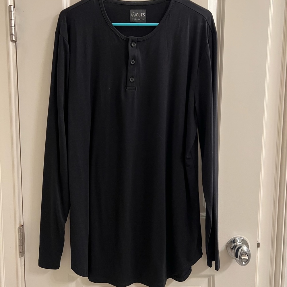 Cuts Clothing Long Sleeve Elongated Hem AO Henley T-Shirt, Size XXL, in Black